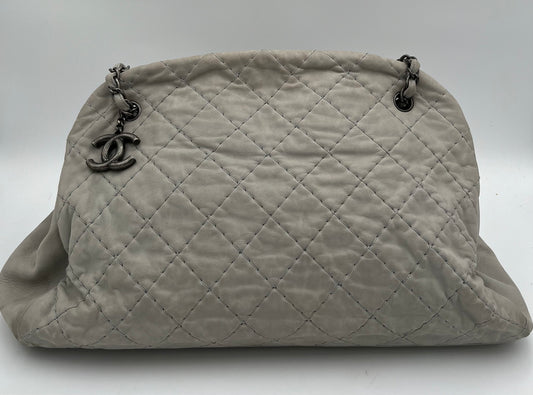 CHANEL Mademoiselle Jumbo XL-Light Grey