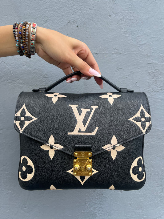 21 Louis Vuitton Metis Giant-Black Beige