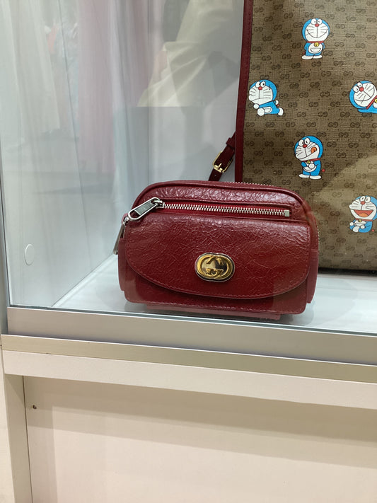 Gucci Morpheus Cracked Leather Red Belt Bag: Size 90/36