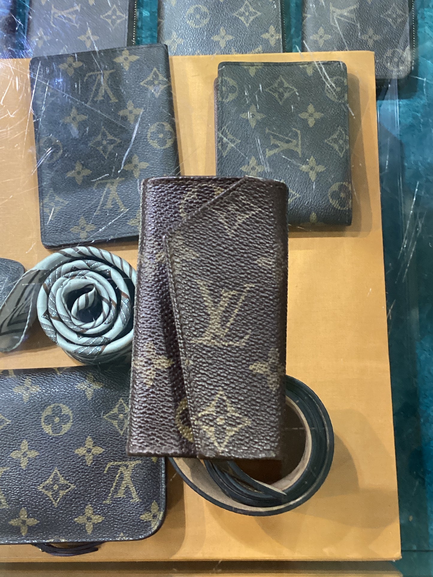 1999 Louis Vuitton Key Holder